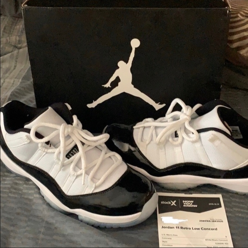 Jordan 11 Low Concord